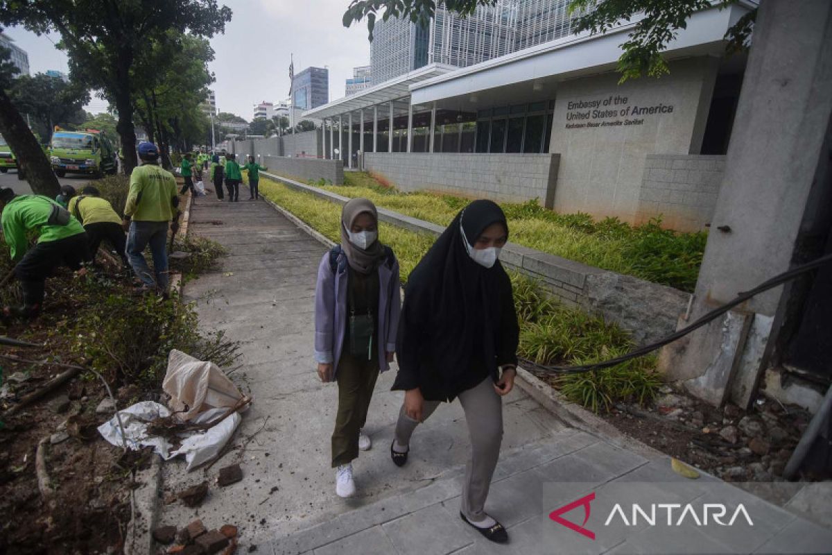 DKI instruksi OPD tata  trotoar depan Kedubes AS