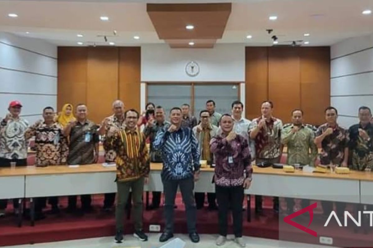 Bahas Raperda PDRB, Ranto Sendhu Pimpin Rapat Kerja di UNPAD