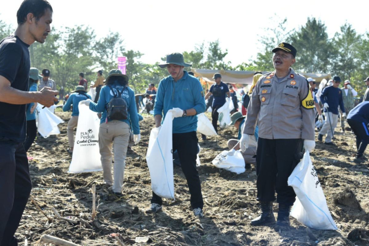 PLN Indonesia Power kumpulkan sampah 230 ton lewat Coastal Clean Up