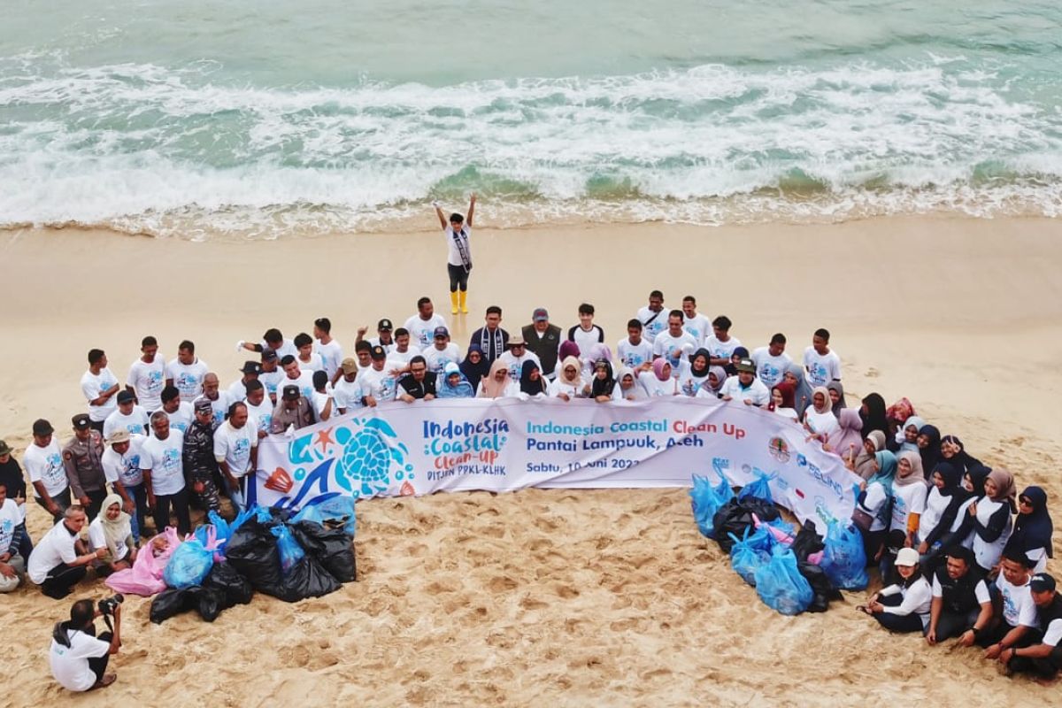 Lewat Coastal Clean Up, Pelindo edukasi warga Aceh bersihkan pantai