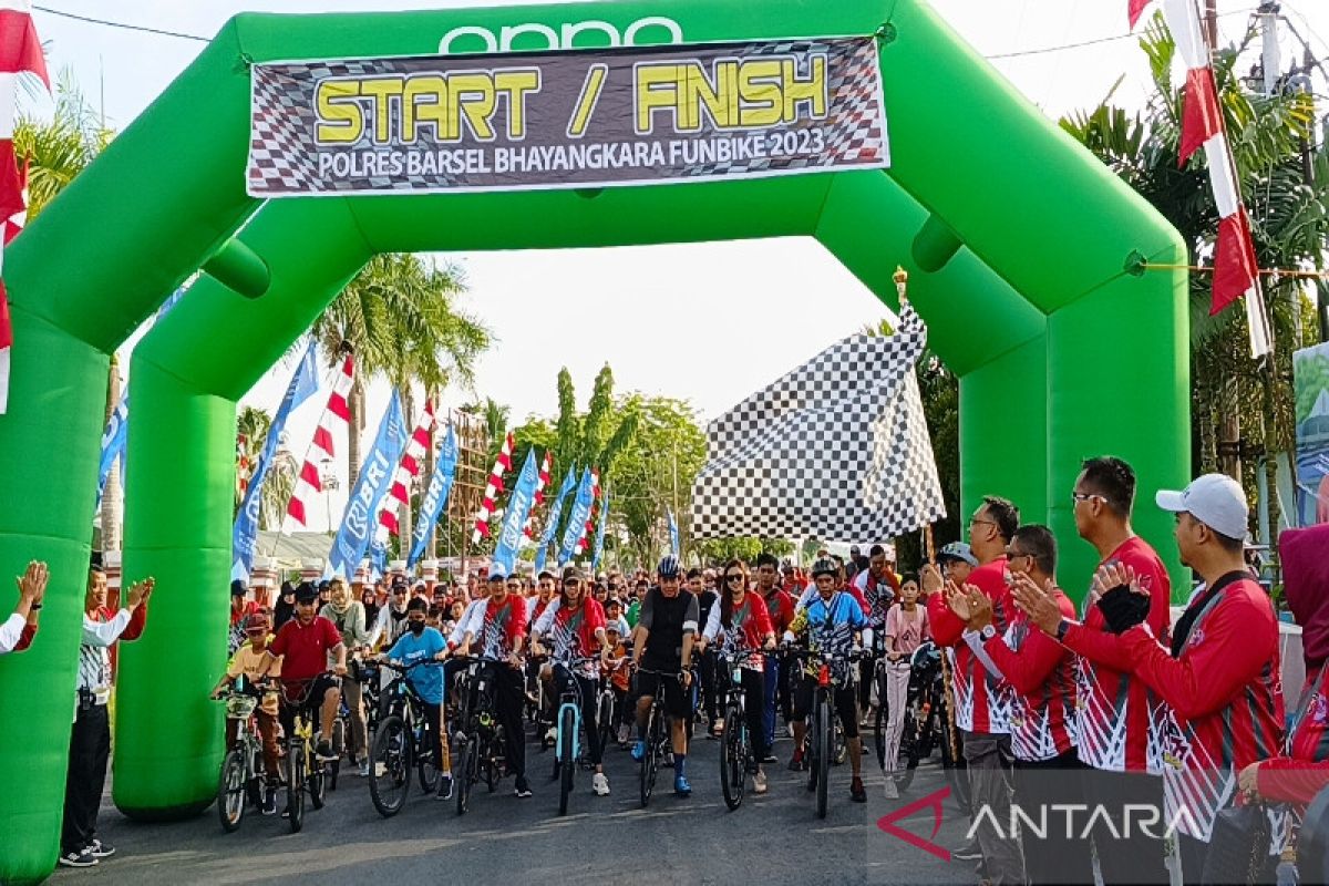 Ribuan peserta meriahkan Bhayangkara Fun Bike di Barsel