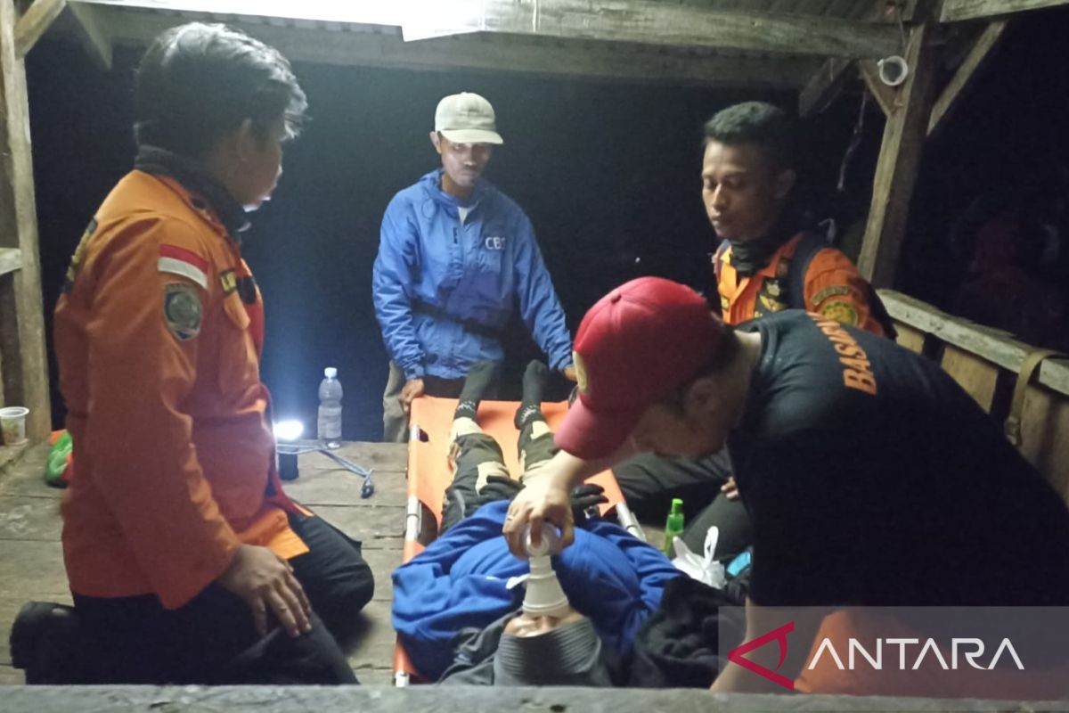 Tim SAR gabungan evakuasi tiga pendaki Gunung Nokilalaki di Sulawesi Tengah