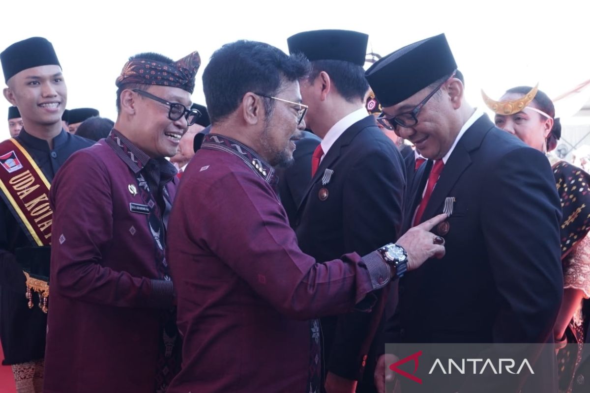 Plt Bupati Bogor terima anugerah Satyalancana Wirakarya