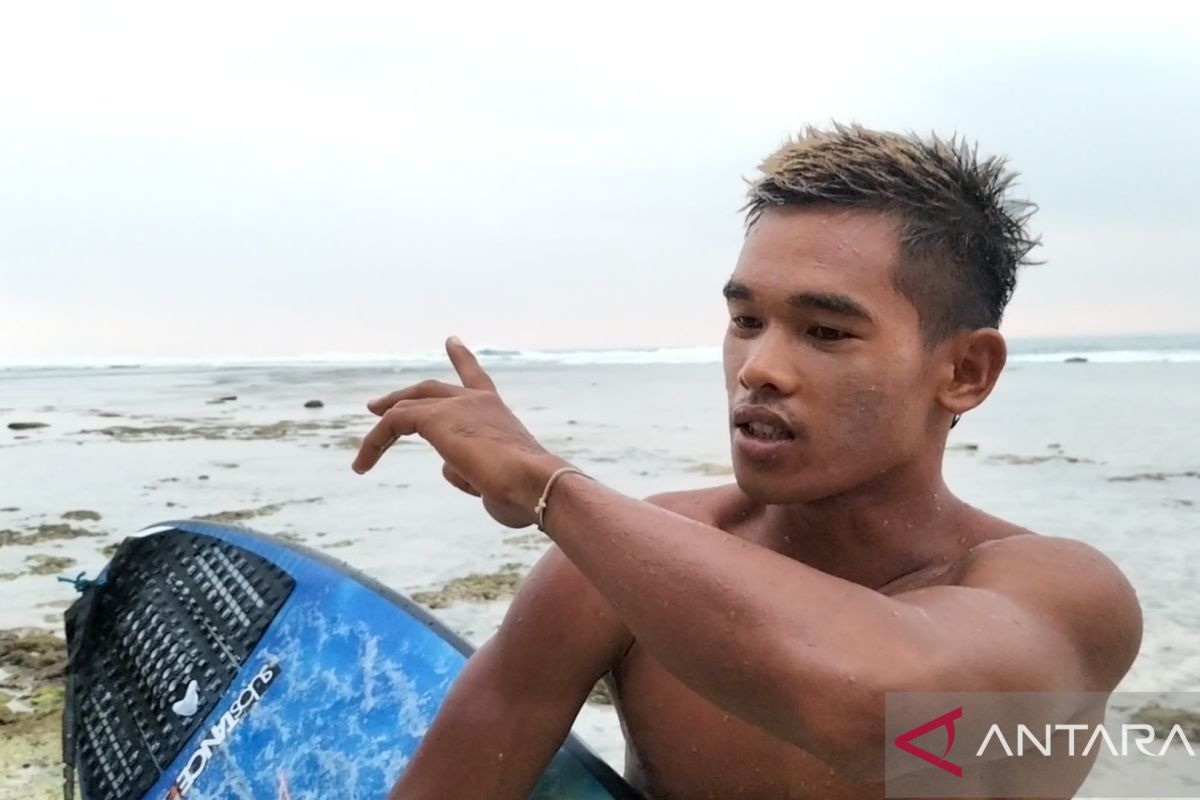 Peselancar Aceh nyaris tenggelam saat uji coba ombak di ajang WSL Krui Pro