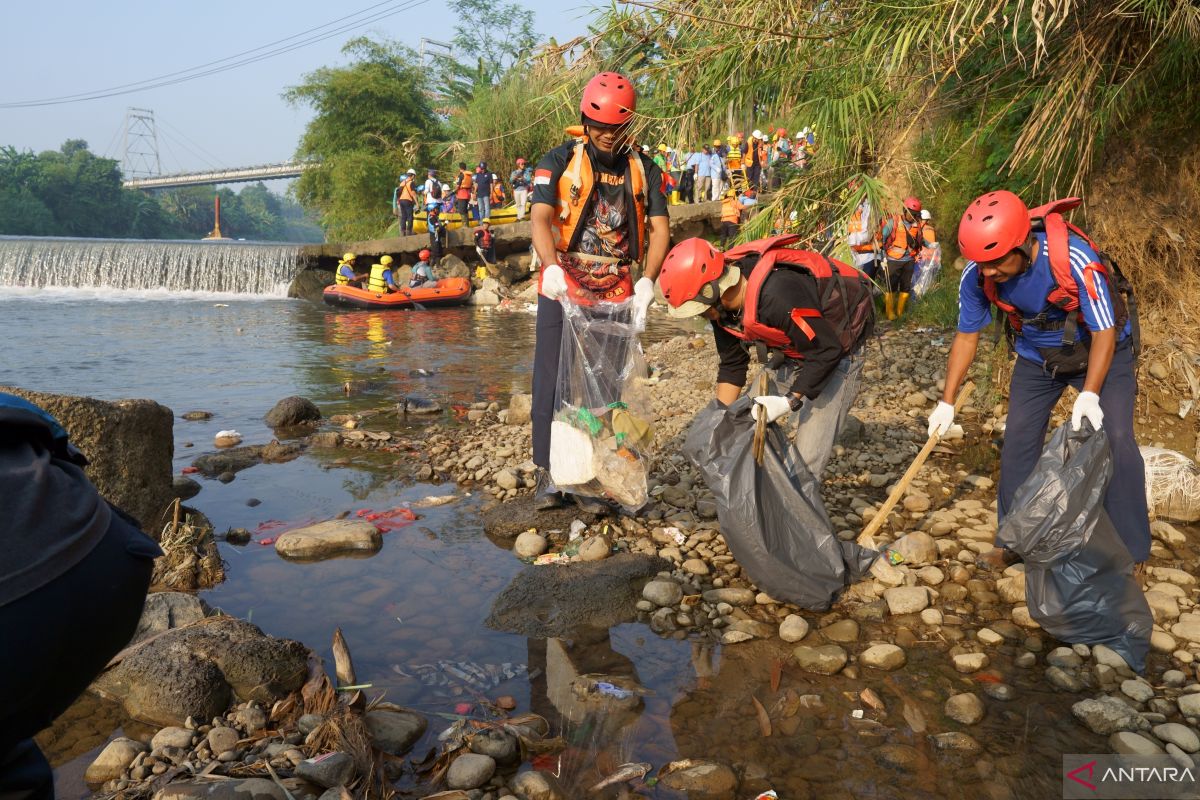 Indocement keruk 16,3 ton sampah pada Hari Lingkungan Hidup Sedunia