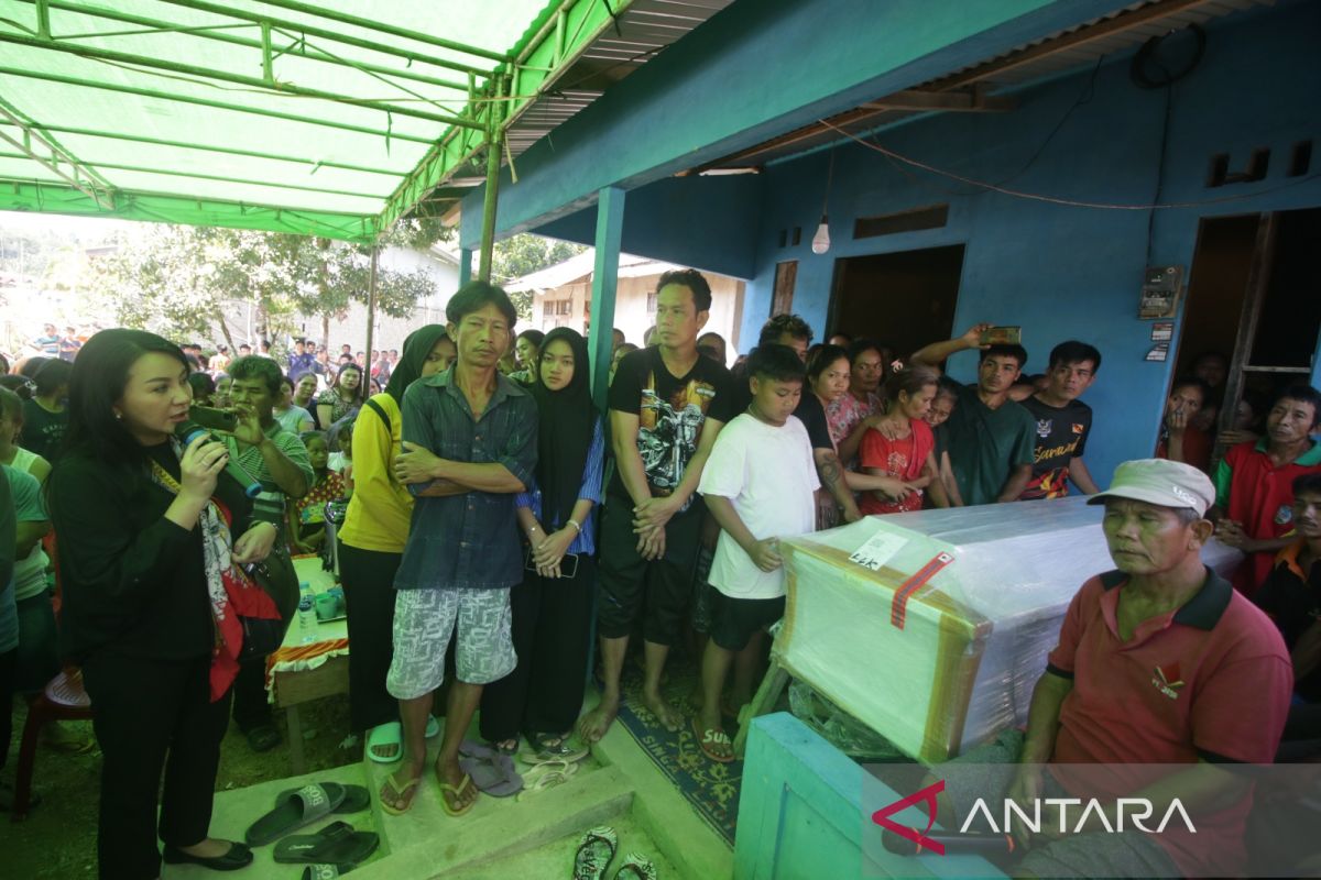 Jenazah korban penusukan anggota TNI diserahkan kepada pihak keluarga di Kalbar