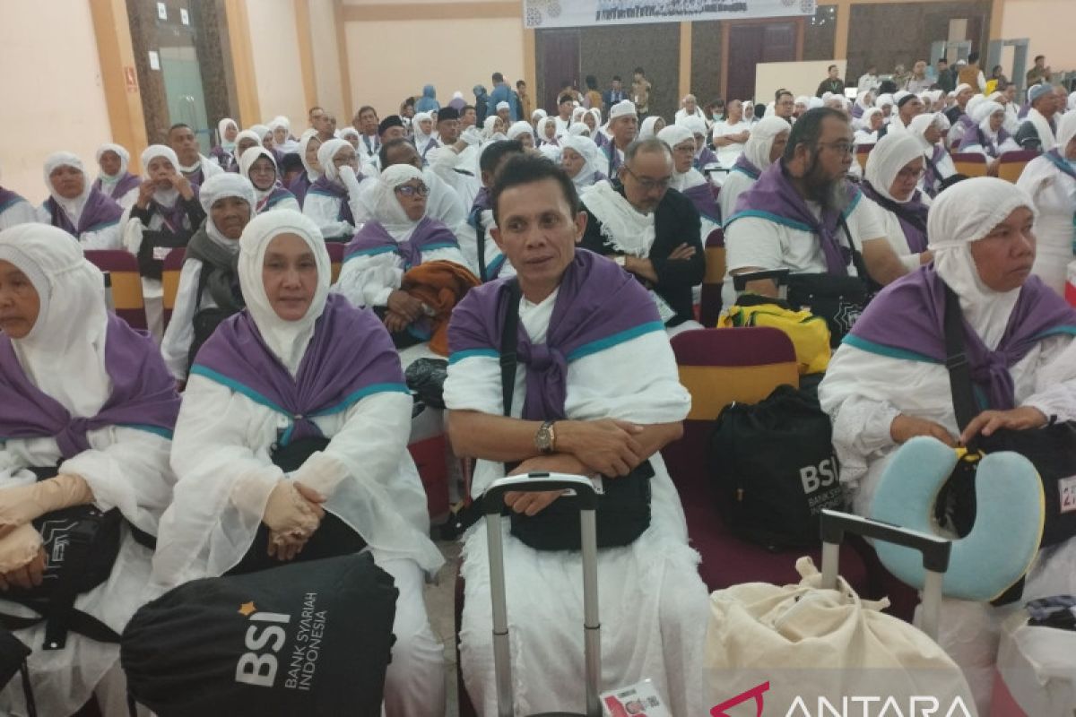 339 calon haji  Kloter 19 asal Padang Sidempuan berangkat ke Jeddah