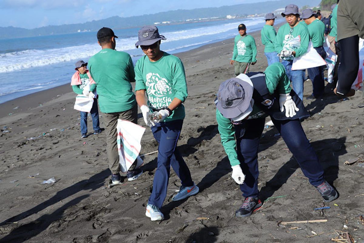 Puncak HLH ke-51, Kilang Cilacap kerahkan 2.000 orang ikuti "Coastal Clean Up"