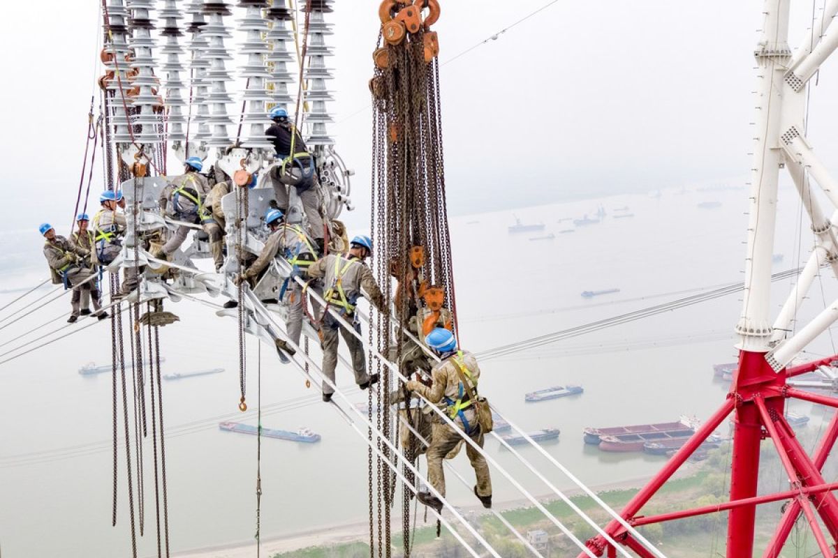 China mulai pembangunan jaringan transmisi listrik lintas daerah