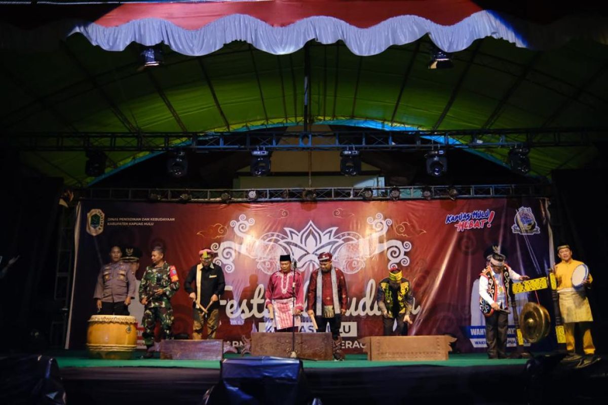 Kabupaten Kapuas Hulu gelar festival untuk melestarikan budaya leluhur