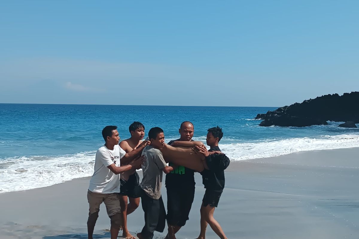 Seorang siswa SMAN 1 Gerung Lobar tewas tenggelam di Pantai Setangi Lombok Utara