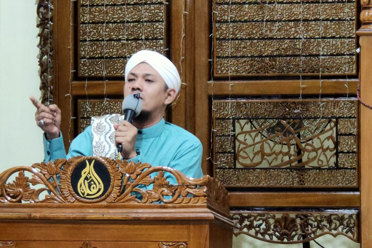 Ustadz Walad Haderawi ingatkan perlunya keseimbangan hakikat dan syariat