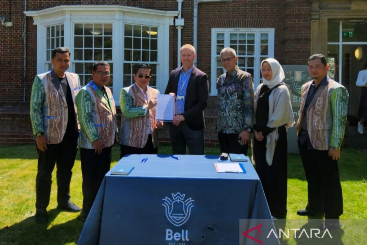 Kalsel kemarin, Banjarmasin kerjasama Cambridge University dan kerugian kebakaran di HSS