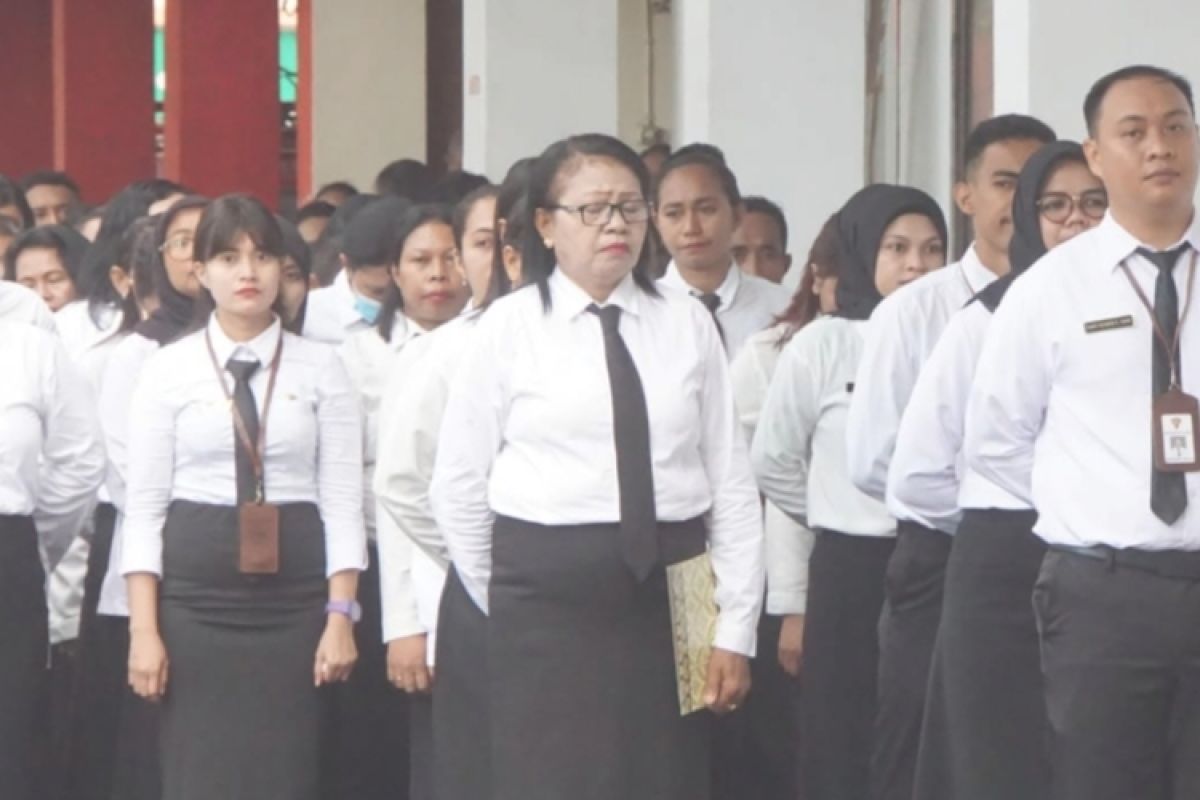 445 PPPK Kota Ambon terima Surat Keputusan pengangkatan