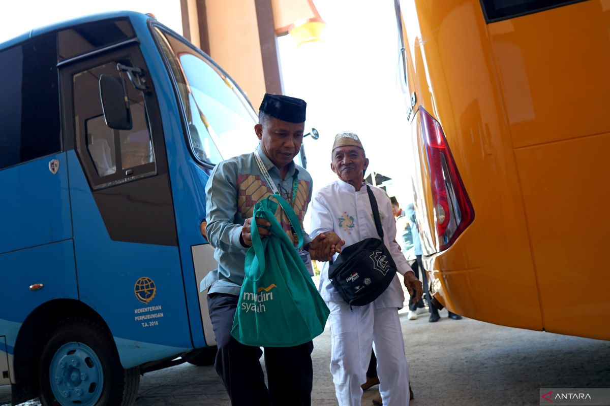 Pj Gubernur Gorontalo minta JCH jalani ibadah penuh ikhlas