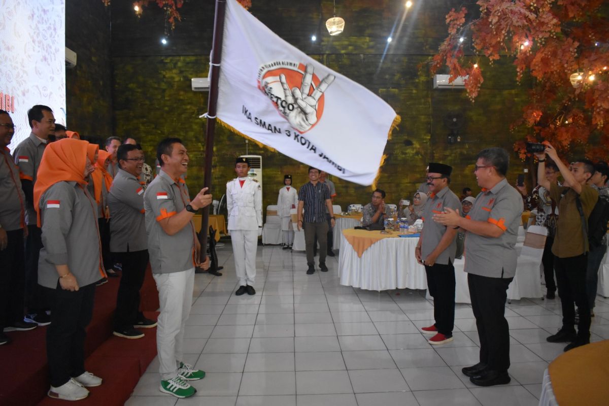 Pangdam II/Swj Mayjen TNI Hilman Hadi hadiri pelantikan pengurus IKA SMAN 3 Kota Jambi