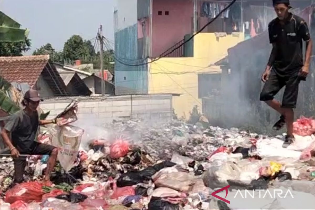 Pemkab siap angkut sampah hingga dua meter di Bojonggede