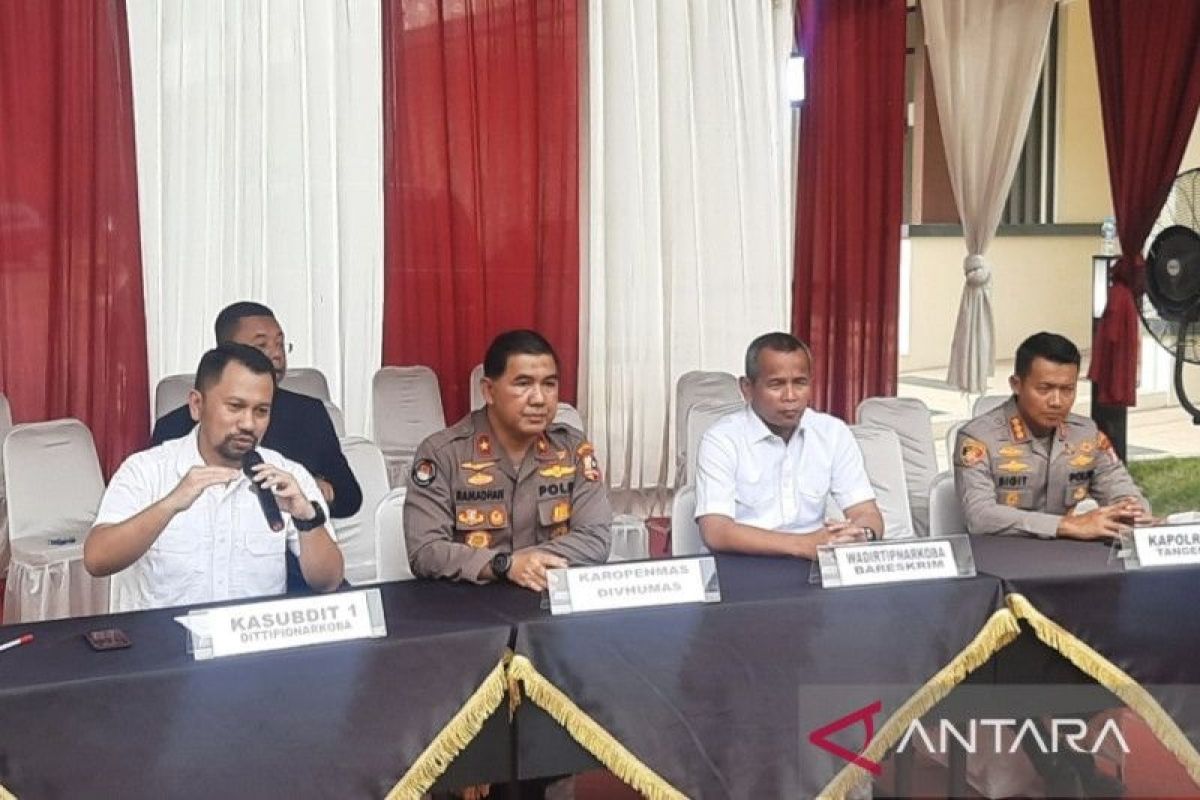 Polisi ungkap sejumlah fakta baru temuan pabrik ekstasi di Tangerang dan Semarang