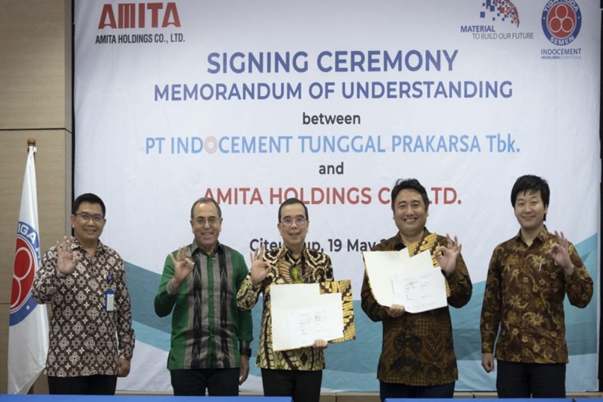 Indocement Tanda Tangan MOU Joint Business Investigation on Alternative Fuel and Alternative Raw Material Business dengan Amita Holdings