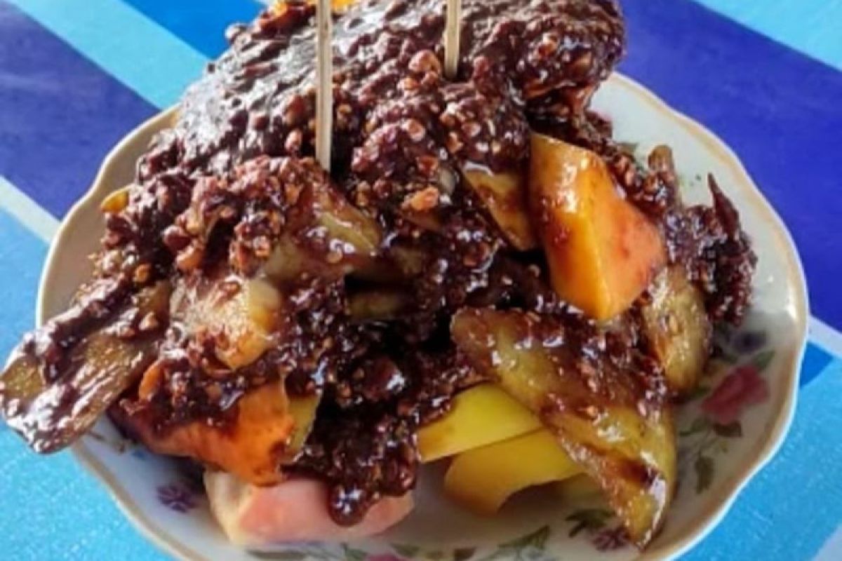 Rujak Natsepa kuliner incaran wisatawan di Ambon Maluku