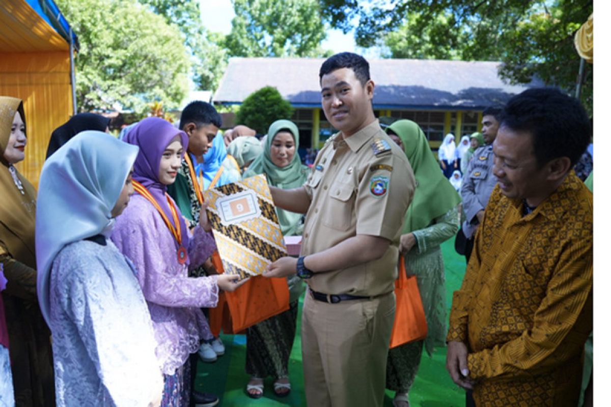 Bupati Pangkep berharap siswa lanjut pendidikan sampai jenjang tinggi