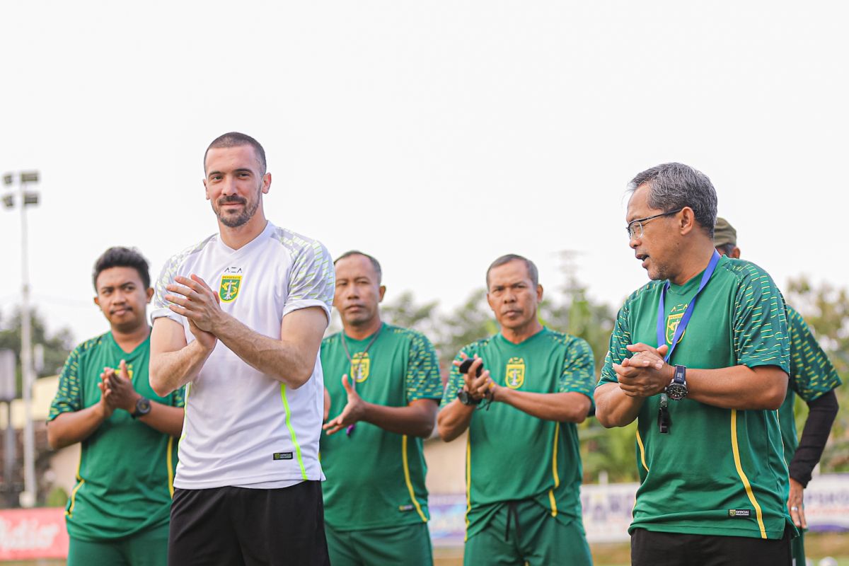 Terlalu berisiko, Dusan Stevanovic absen lawan Persija