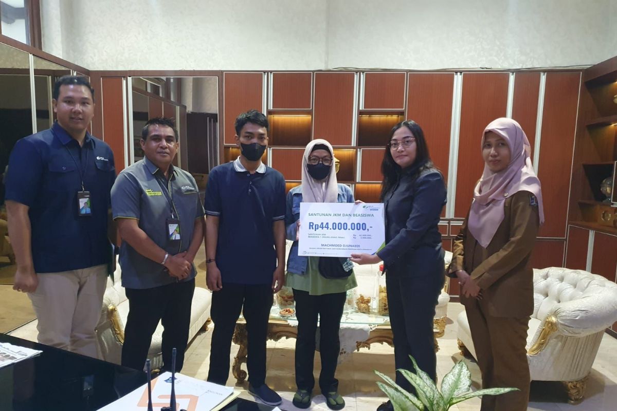 BPJS Ketenagakerjaan Karimunjawa serahkan santunan kematian di Surabaya