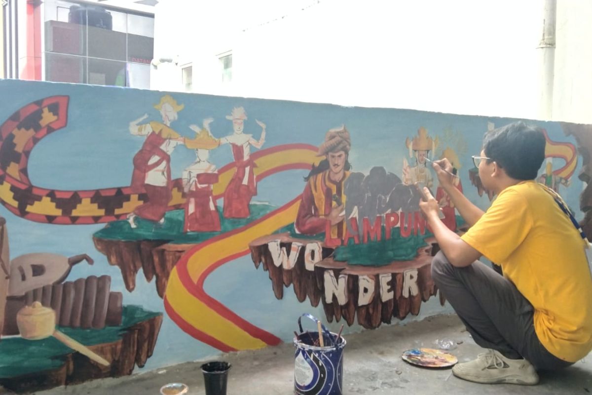 Pemkot Bandarlampung gandeng milenial hias mural gedung parkir