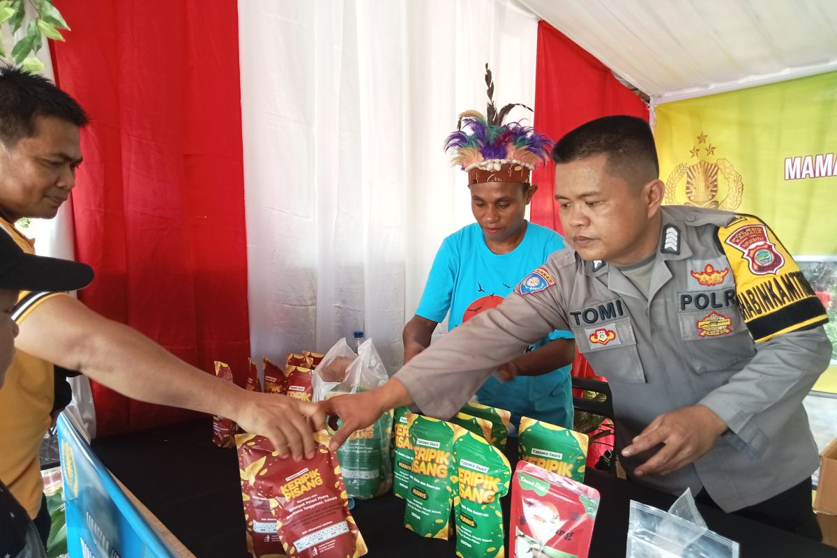 Polres Kaimana kembangkan produk olahan pisang