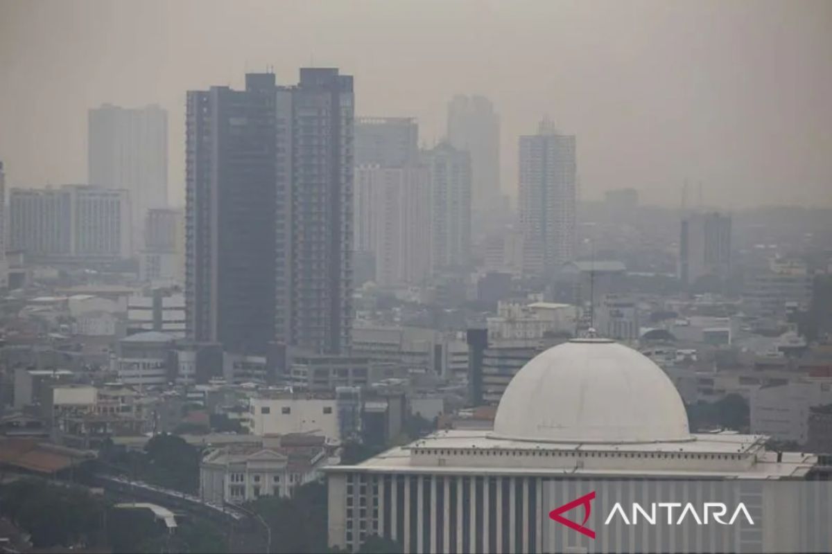 Presiden Jokowi memanggil Menteri LHK Siti Nurbaya bahas polusi udara