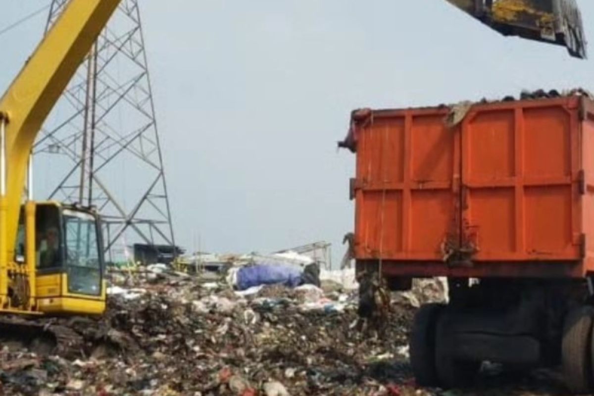 Jakarta Utara turunkan alat berat singkirkan sampah di Marunda