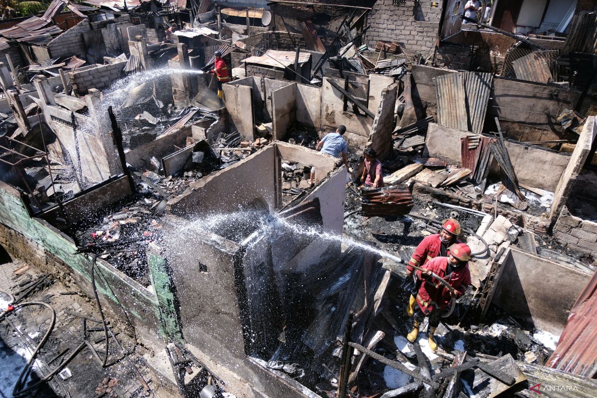 Puluhan kepala keluarga korban kebakaran di Denpasar dapat bantuan kamar kos sebulan