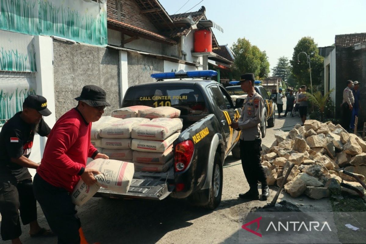 Polres Sukoharjo bantu perbaiki rumah tidak layak huni  milik warga