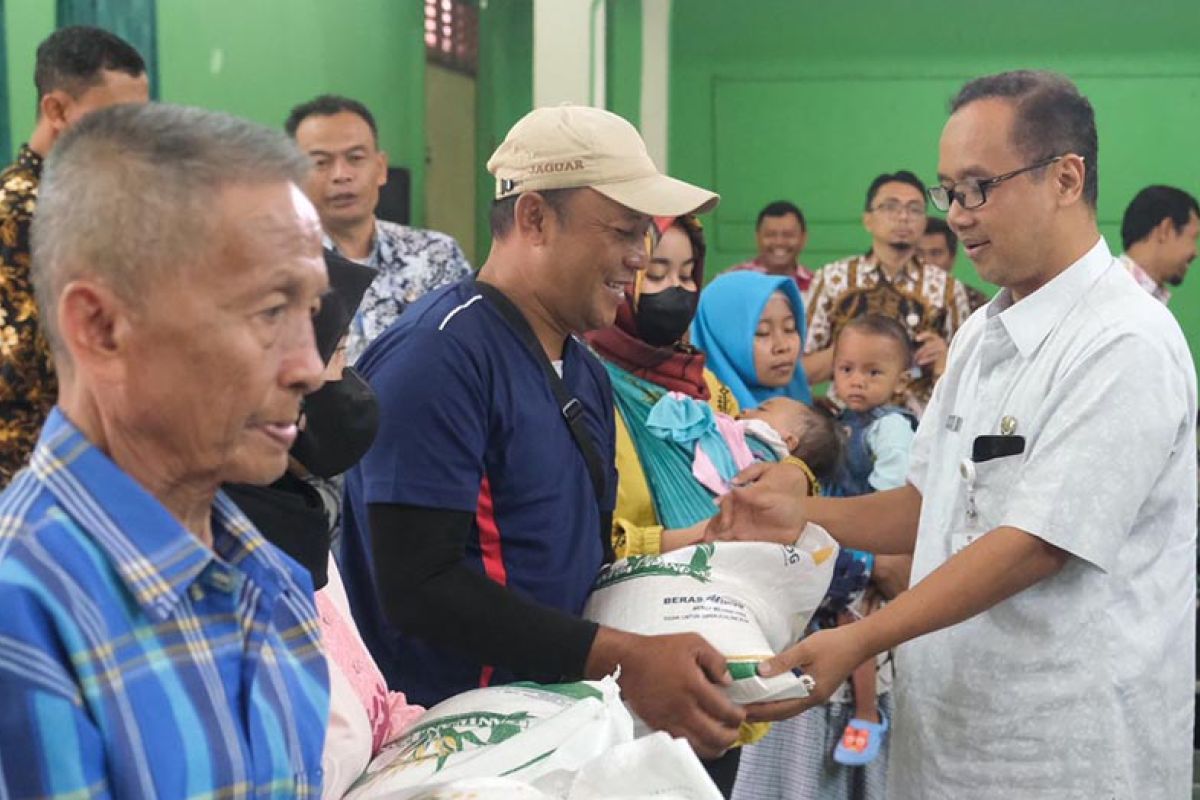 Pemkot Magelang salurkan cadangan pangan kepada warga