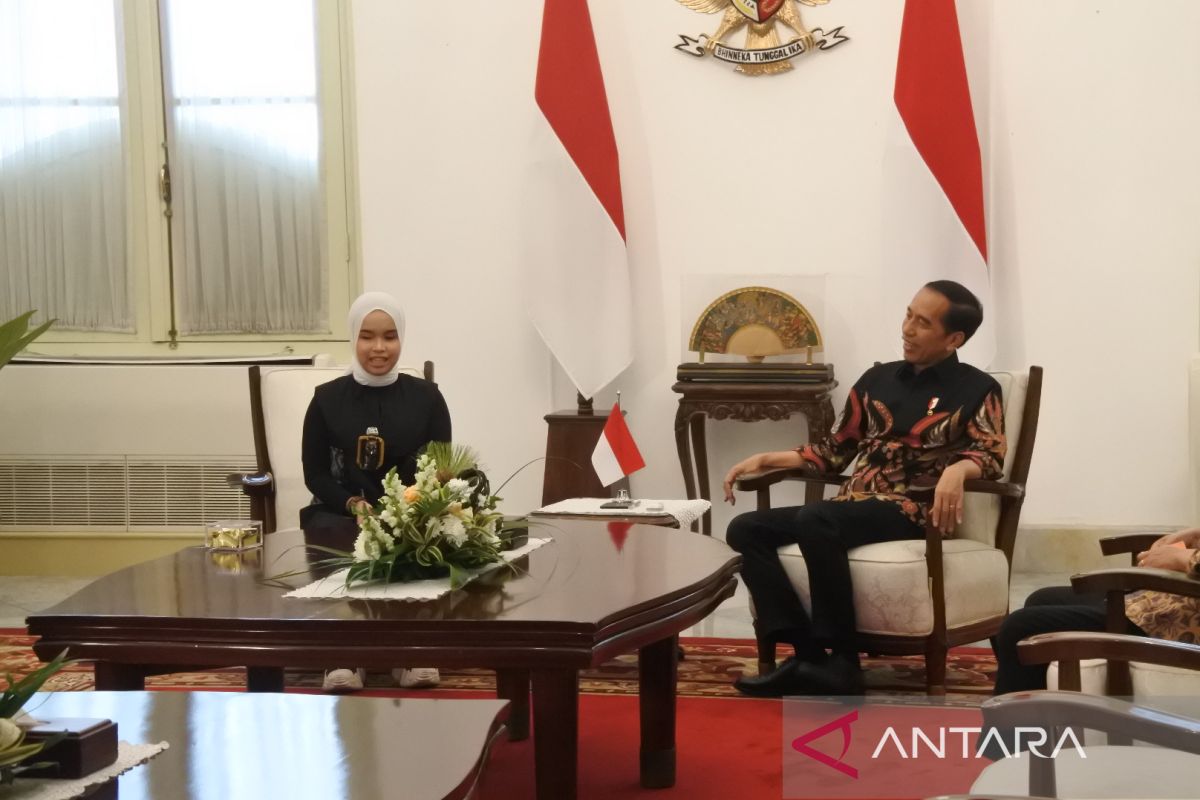 Putri Ariani bertemu dengan Presiden Jokowi di Istana Merdeka