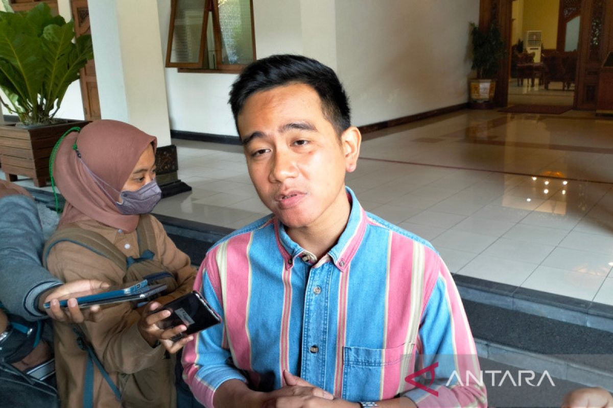 Pemkot Surakarta sanksi warga yang memarkir kendaraan di pinggir jalan
