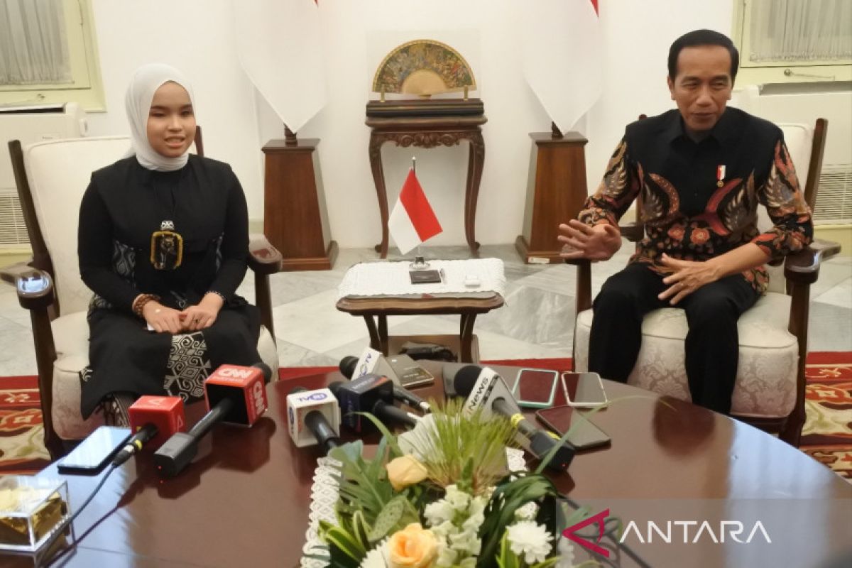 Peraih "Golden Buzzer" Putri Ariani temui Jokowi di Istana Merdeka