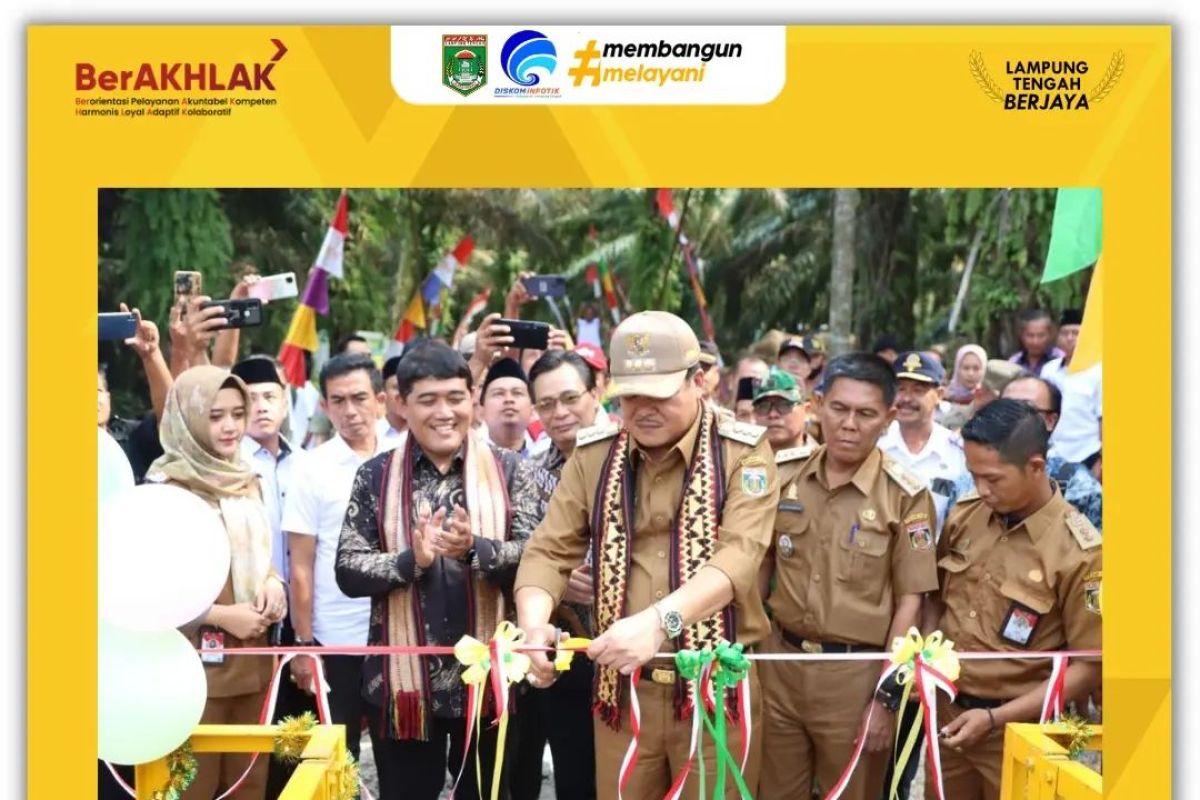 Bupati Lampung Tengah resmikan jembatan gantung di Kecamatan Pubian