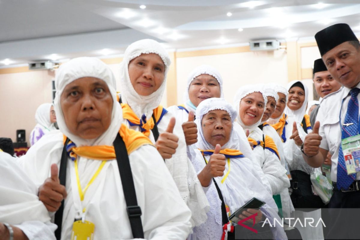Kloter 21 Embarkasi Medan  dengan 359 calon haji pergi ke Jeddah