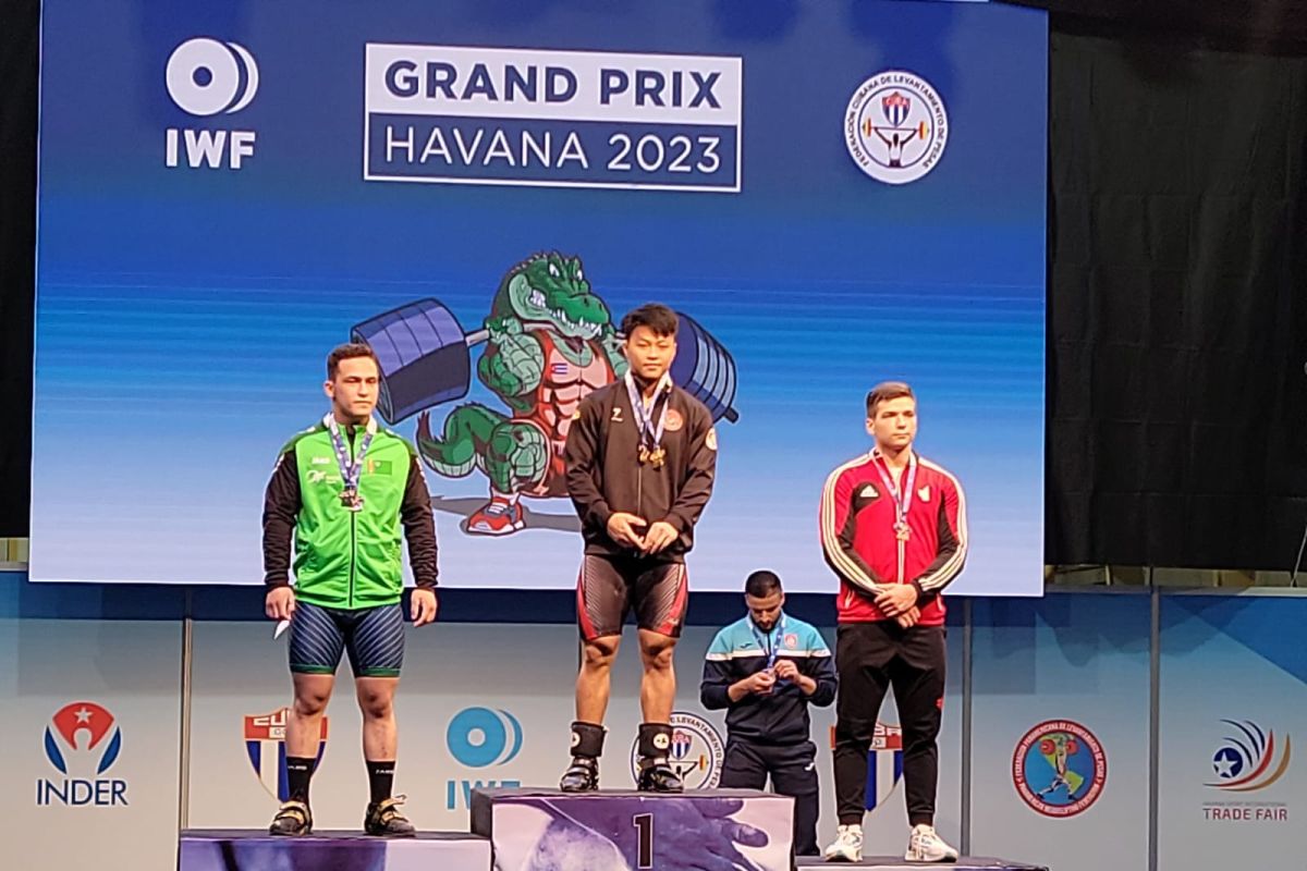 Lifter Indonesia Rahmat Erwin raih tiga emas pada Grand Prix IWF 2023 di Kuba