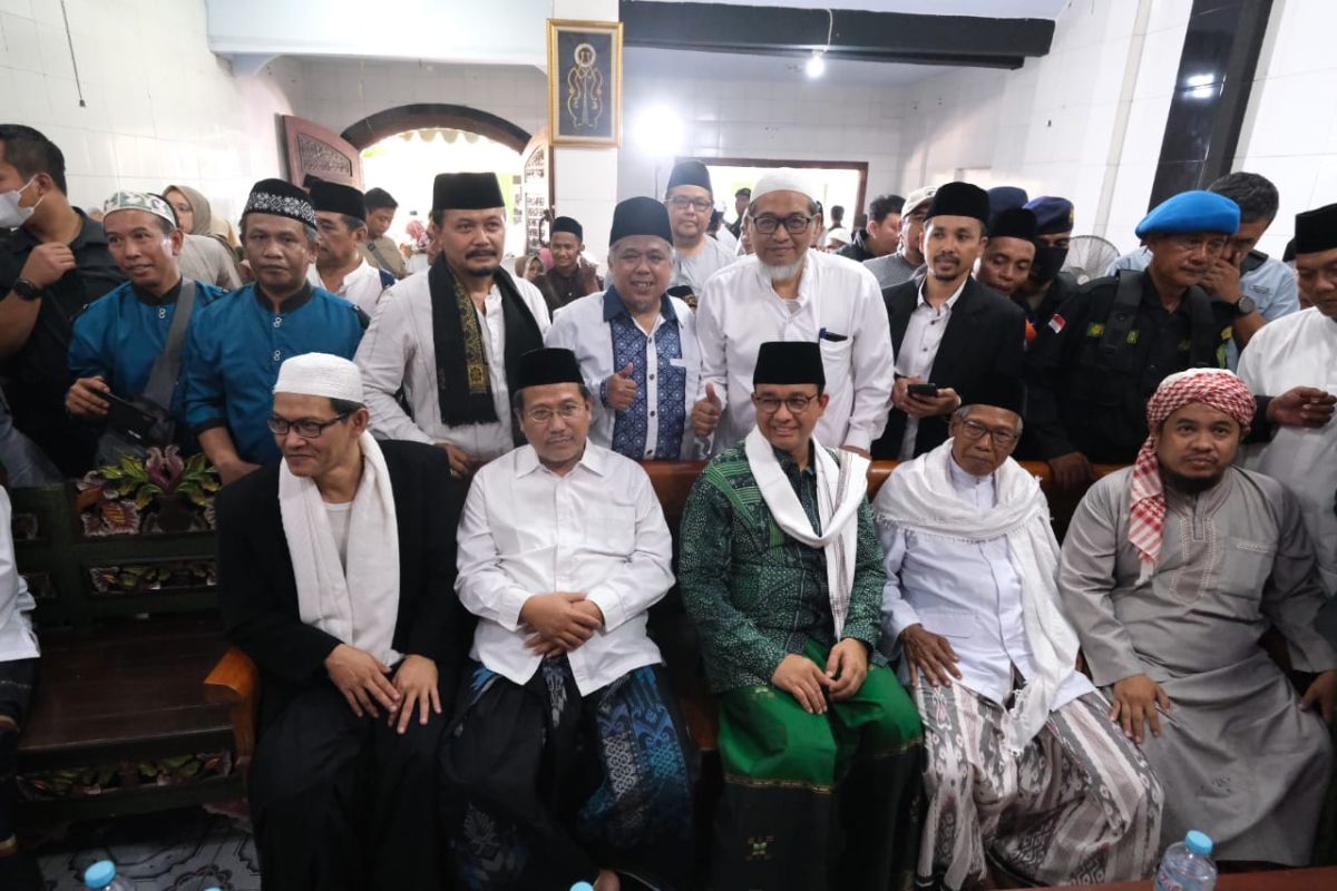 Anies Baswedan silaturahmi ke Jam'iyyah Thoriqoh Sathoriyyah Jatim