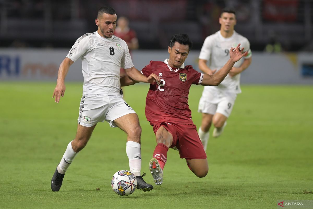 Foto - Indonesia vs Palestina berakhir seri 0-0