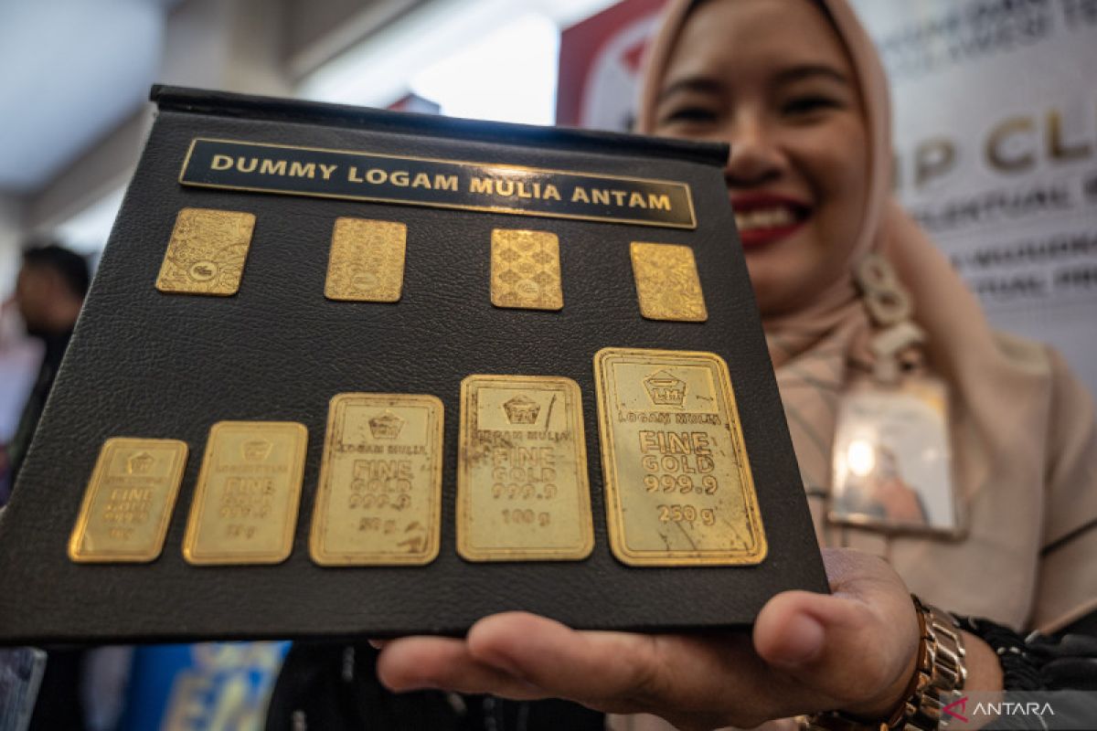 Harga emas Antam Kamis pagi turun Rp1.000 per gram