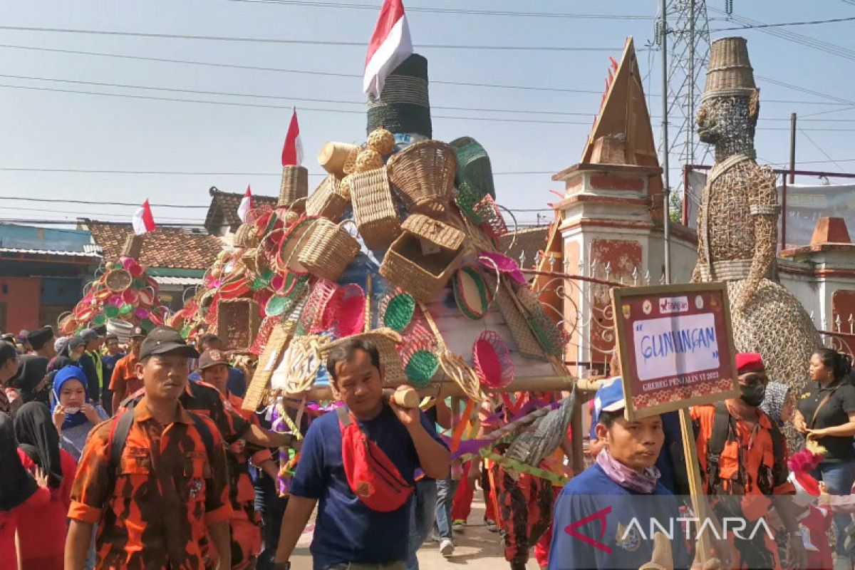 Perajin rotan Sukoharjo kenalkan produk melalui Grebeg Penjalin