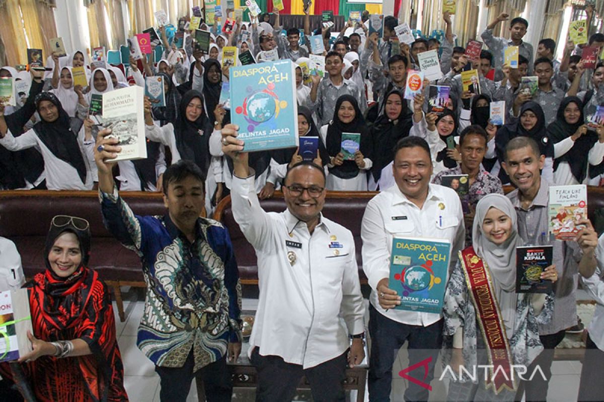 FOTO - Sejuta buku untuk Aceh