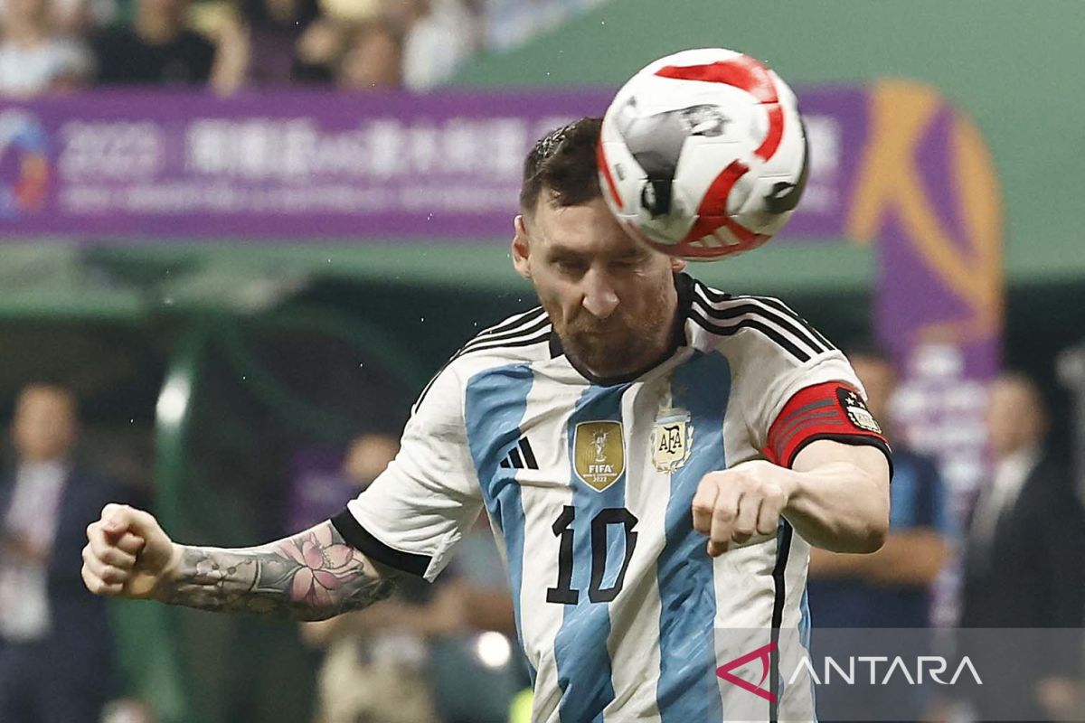 Kaus Messi pada Piala Dunia Qatar terjual seharga 7,8 juta dolar AS