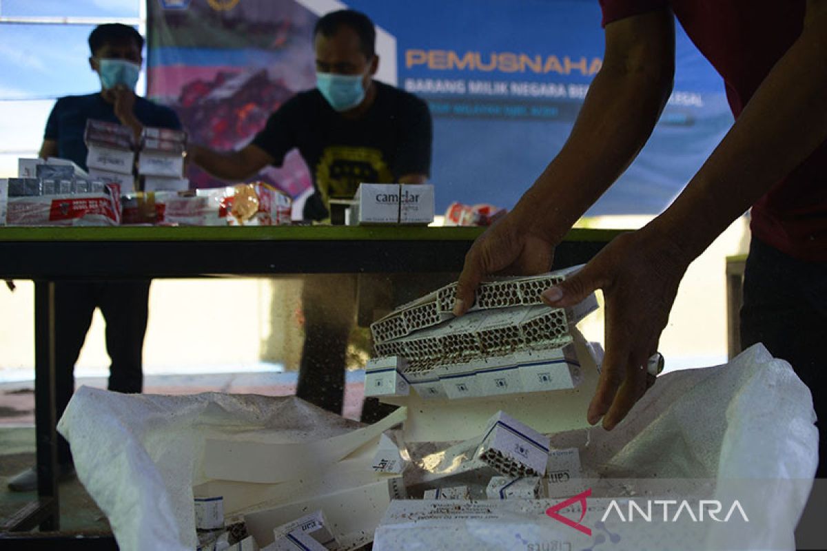 Bea Cukai Aceh musnahkan puluhan ribu batang rokok ilegal