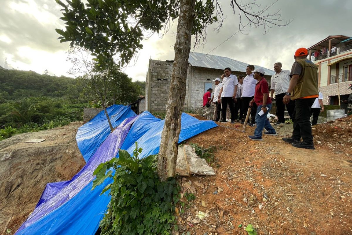 Longsor di Ambon bertambah jadi 68 titik