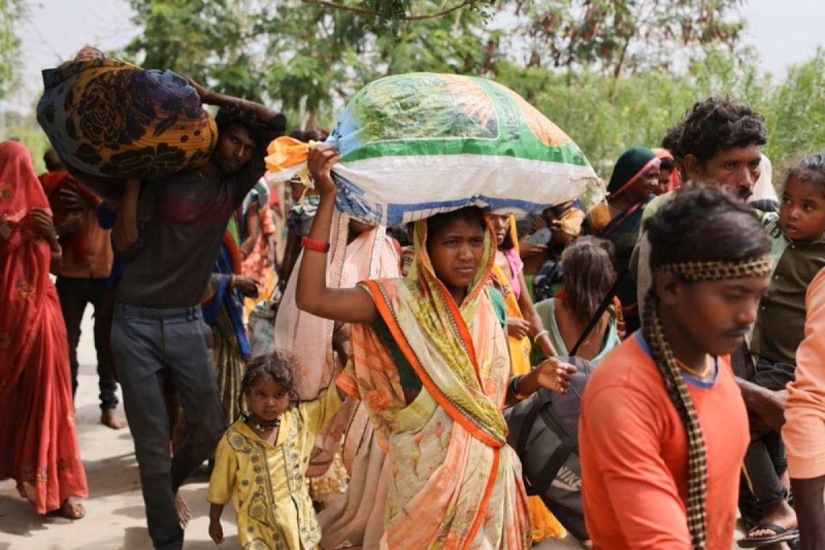 Antisipasi siklon Biparjoy, 75 ribu lebih warga India diungsikan