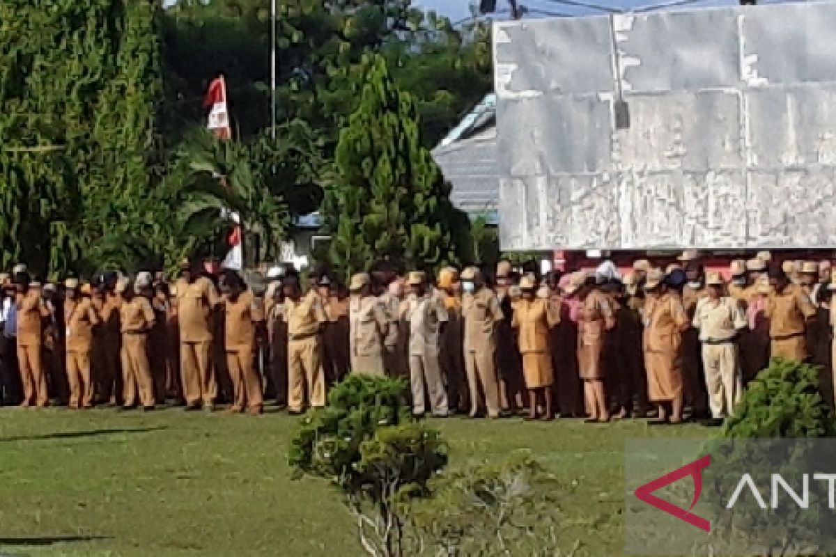 Pemkab Biak Numfor membayar gaji ke-13 ASN